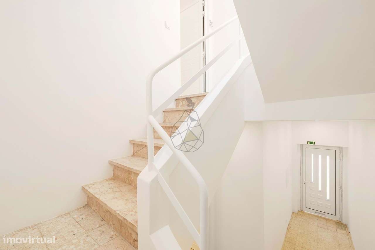 Prédio  Renovado com 3 apartamentos em Portimão - Grande imagem: 4/52