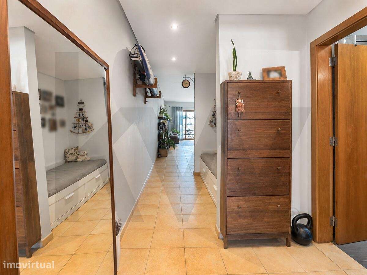 T1 junto à Praia de São Julião | 70 m2 + 42 m2 de pátio | Garagem para-13