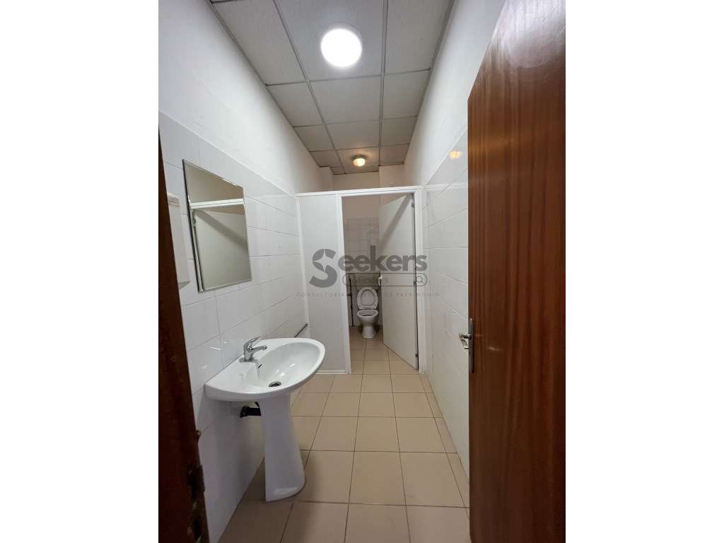 Armazém e escritório na Beloura, Sintra com 360 m2-15