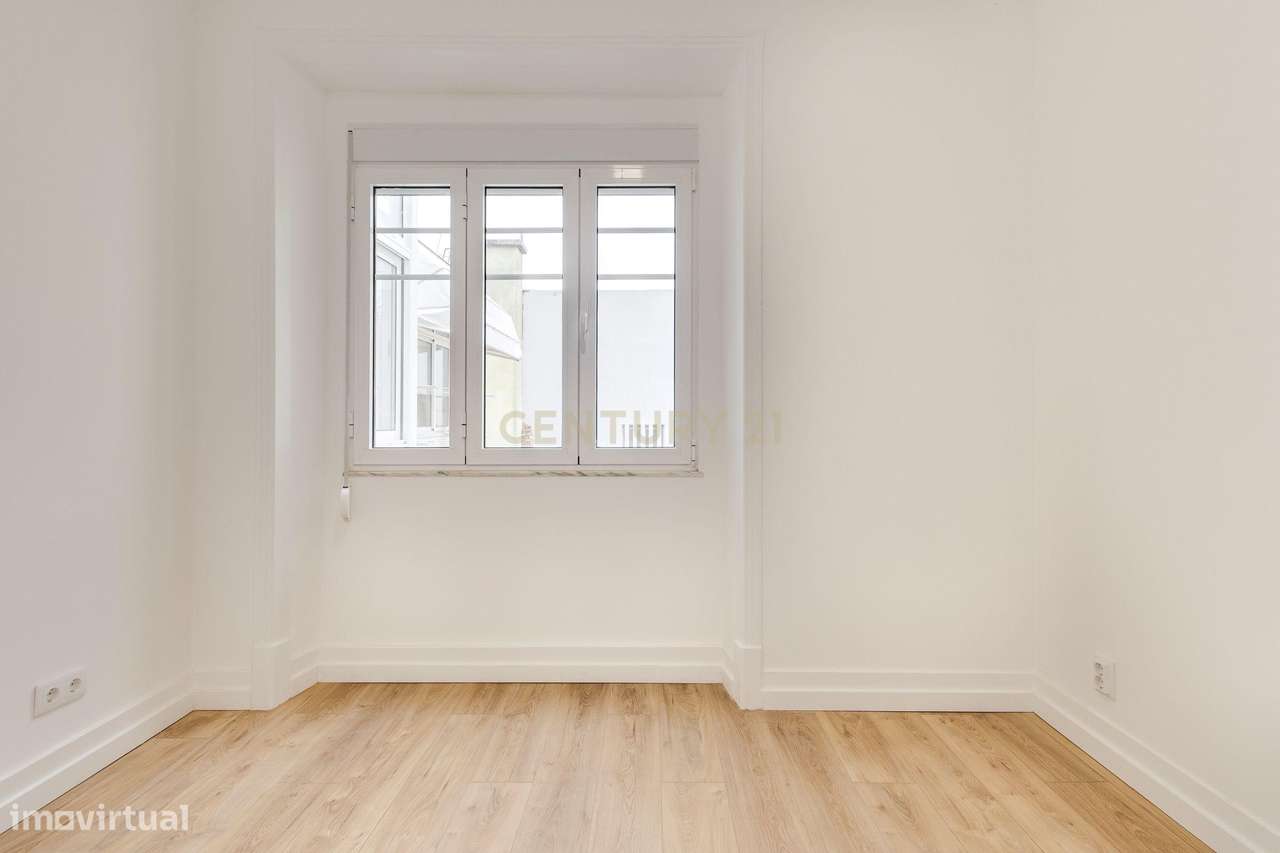 Apartamento T2, totalmente renovado.-8