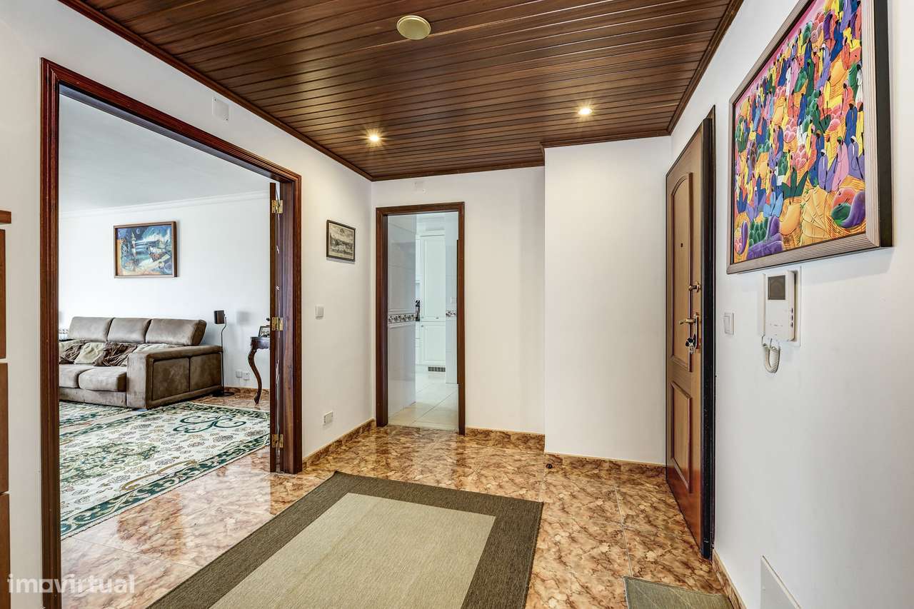 Elegante e confortável T3, com garagem fechada, em condomínio fechado-10