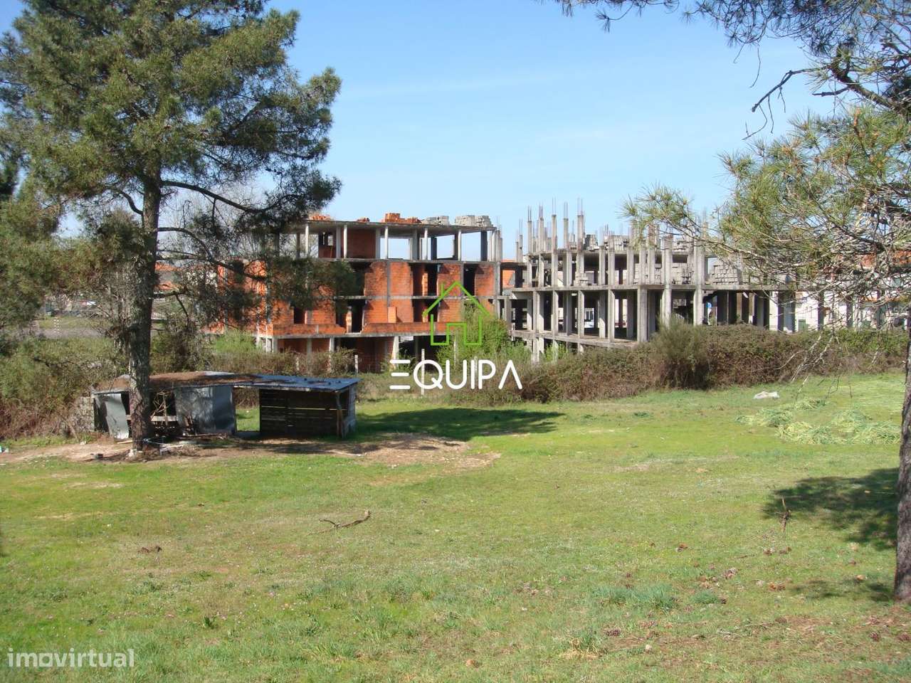 Prédio em Construção em Vila Nova de Paiva - Viseu - Em Frente a EB-6