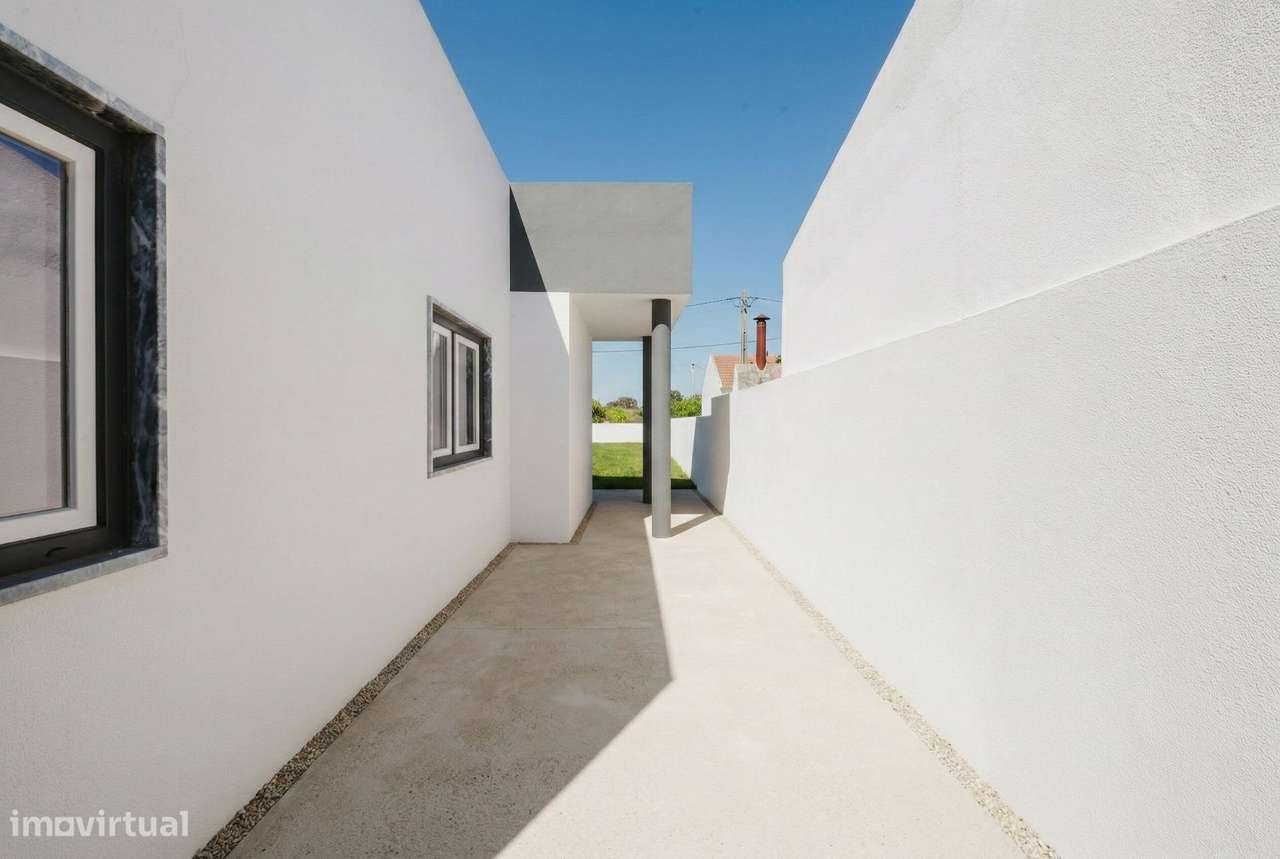 Moradia T3 Isolada por Renovar | Bairro Novo da Jardia, Montijo-25