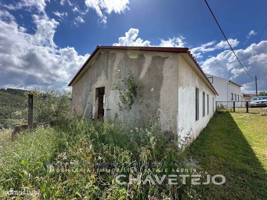 Quintinha com duas casas de campo e uma arrecadação a cerca de 4 km...-41