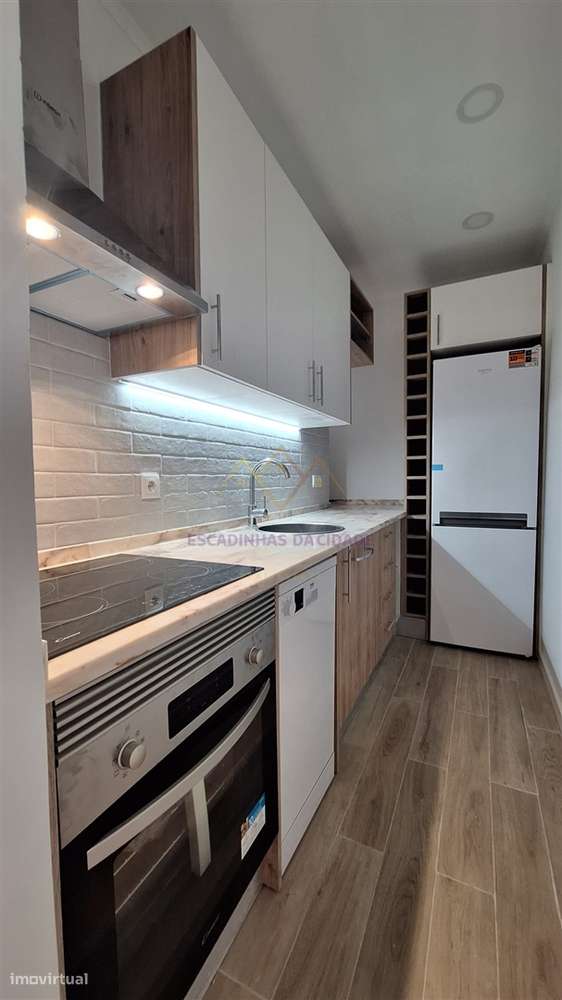 T2 Remodelado a Estrear com Terraço Privativo em Campolide - Grande imagem: 4/28