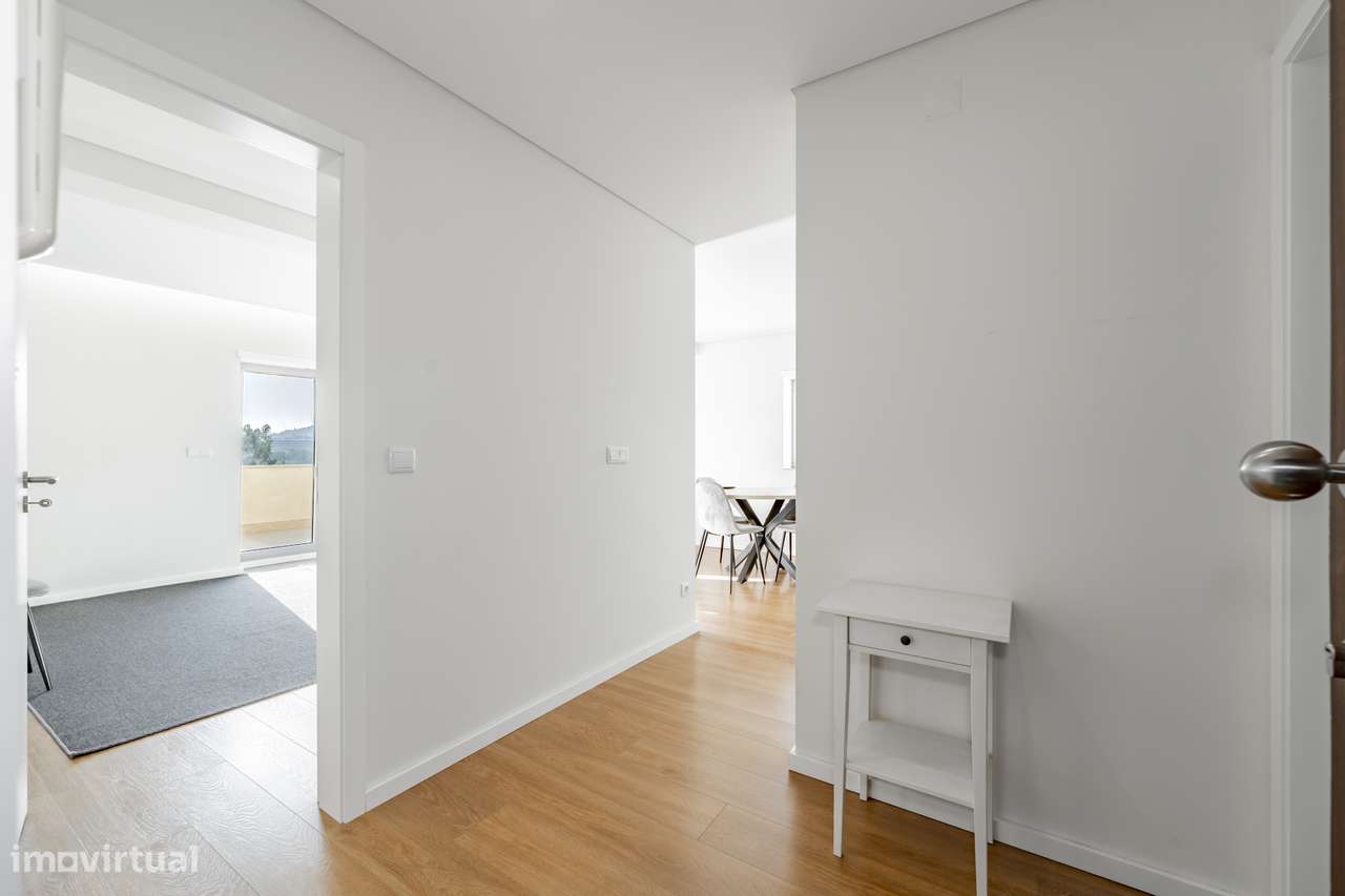 T2 totalmente Renovado, com terraço em Ferreiros, Braga-7