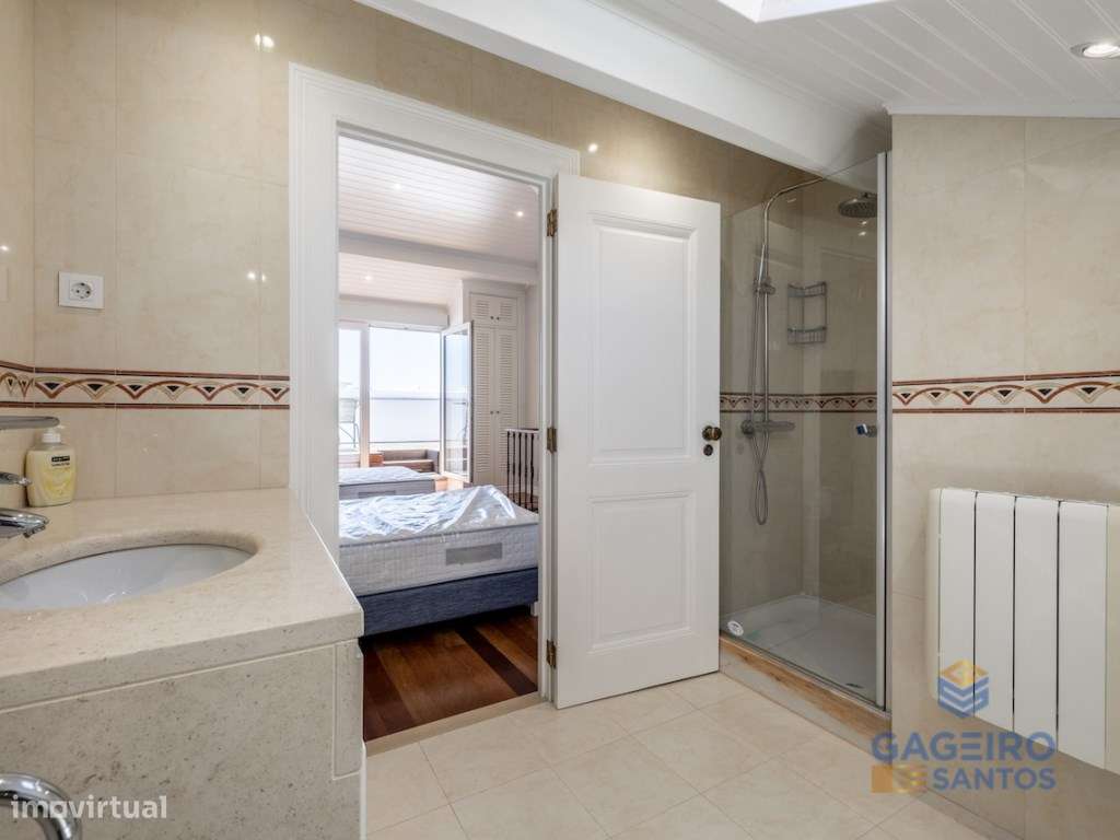 Apartamento Único com Charme Histórico e Conforto Moderno a Passos ...-34