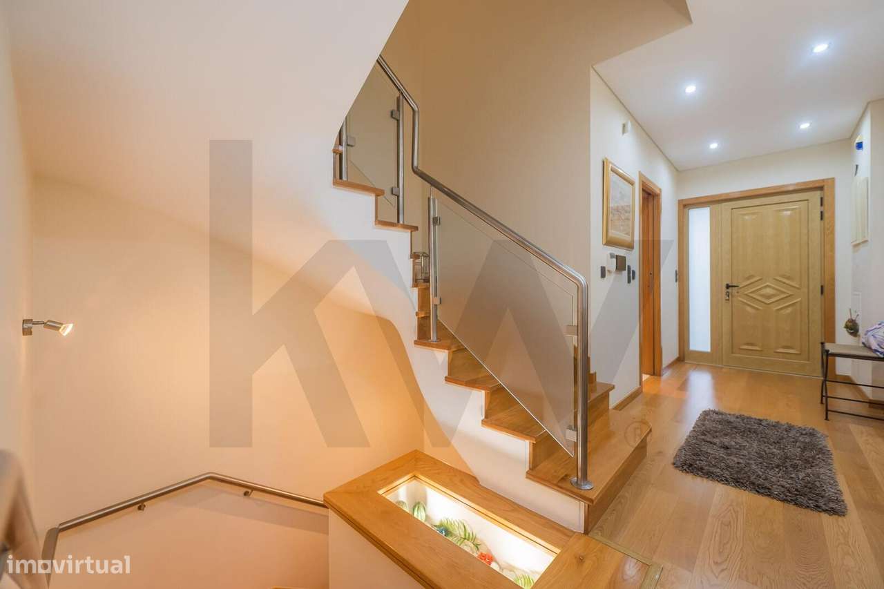 Moradia T4+1 em Agualva-Cacém – Conforto, Qualidade e Vista Desafogada-26