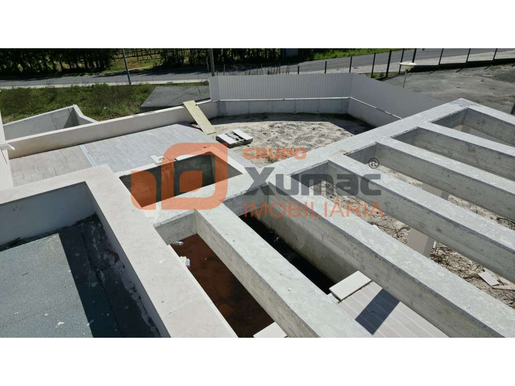 Moradia T4 Contemporânea c/ Piscina-28
