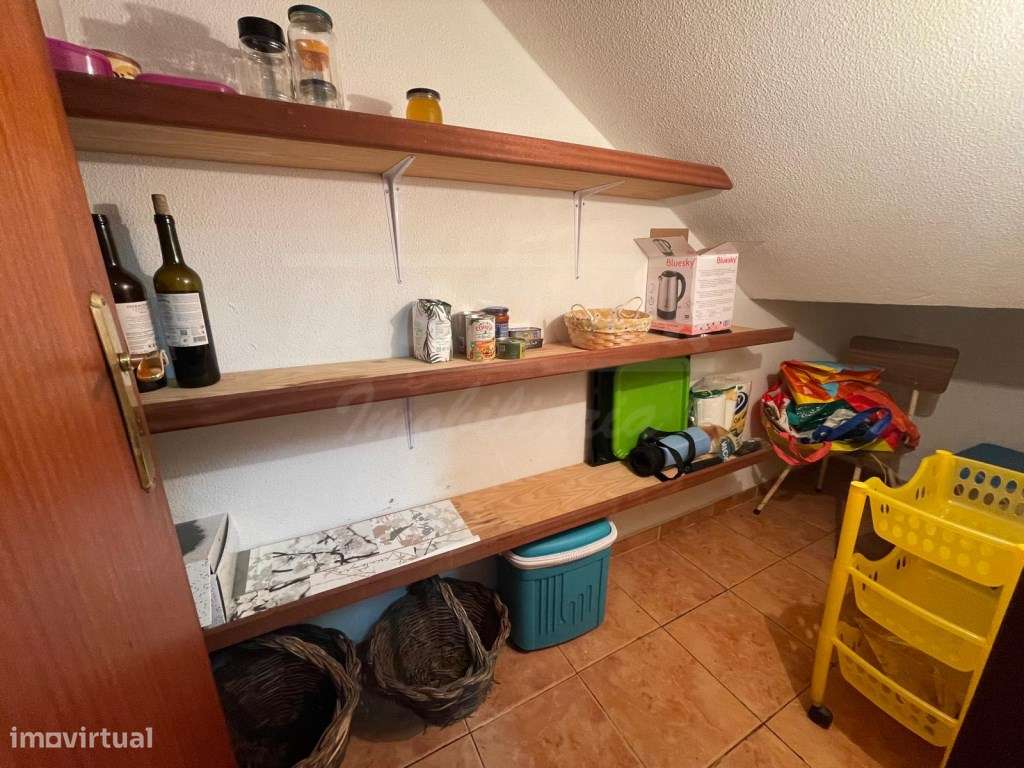 Moradia T4+3 com garagem, terraço e logradouro nas Ermidas-Sado-9