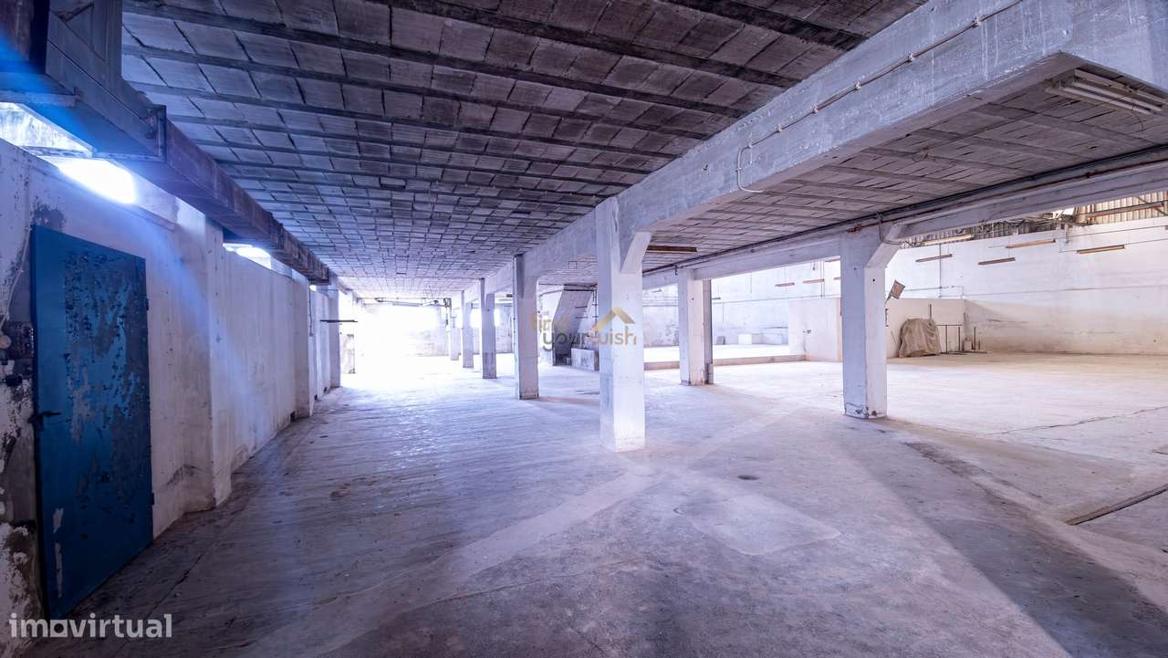 Armazém de cerâmica localizada no centro de Vestiaria.-22