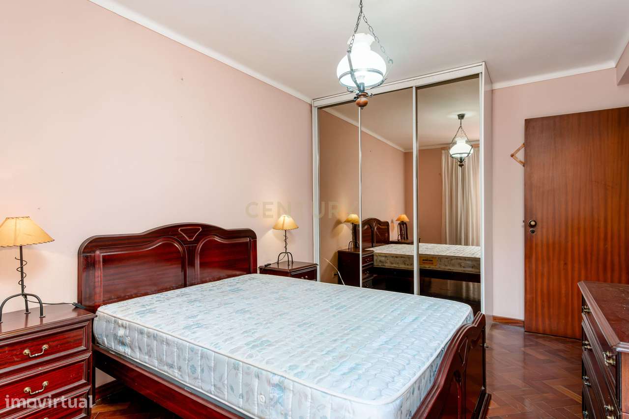 T2 em Caselas – Oportunidade para Criar a Casa dos Seus Sonhos-9