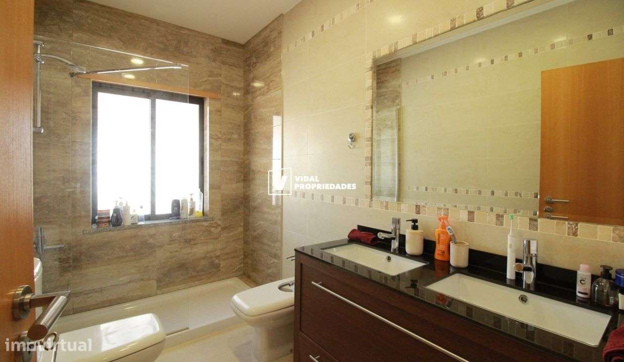 Moradia T3 com piscina e garagem-11
