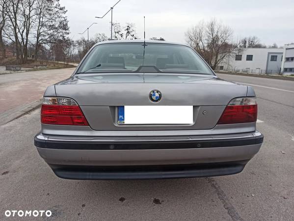 BMW Seria 7 728i L - 5