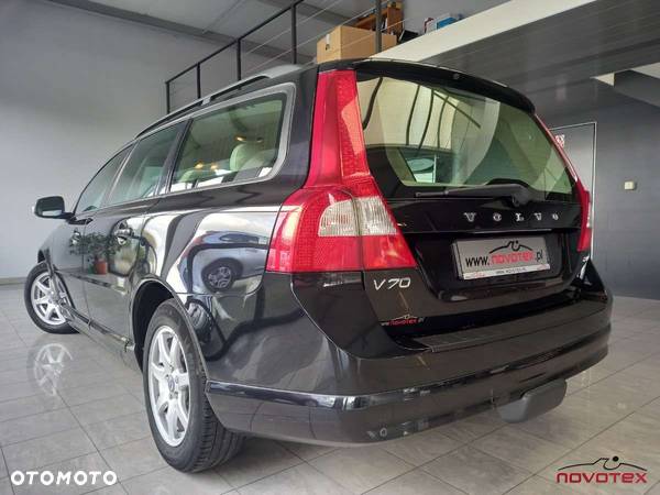 Volvo V70 2.4D Momentum - 4