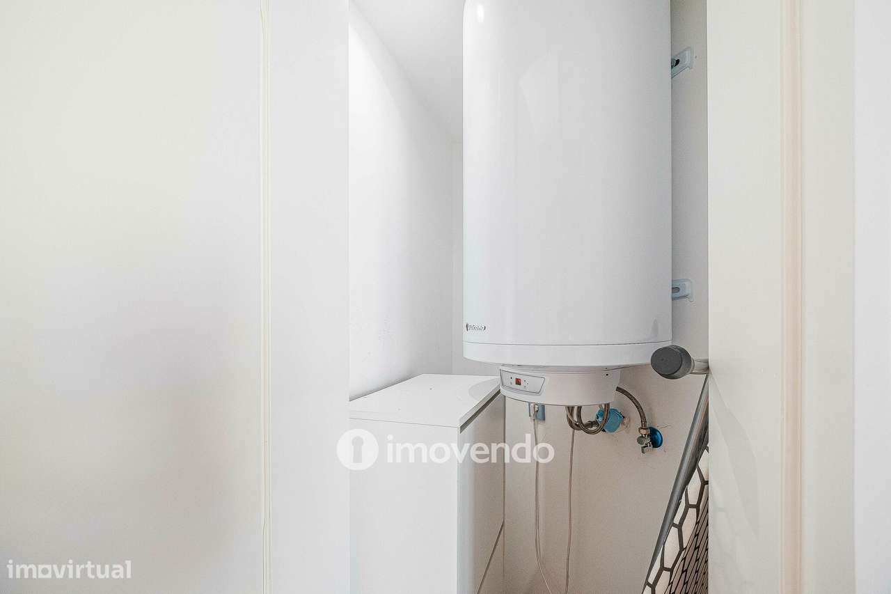 Apartamento T2 com cozinha equipada e mobilado, nas Amoreiras-32