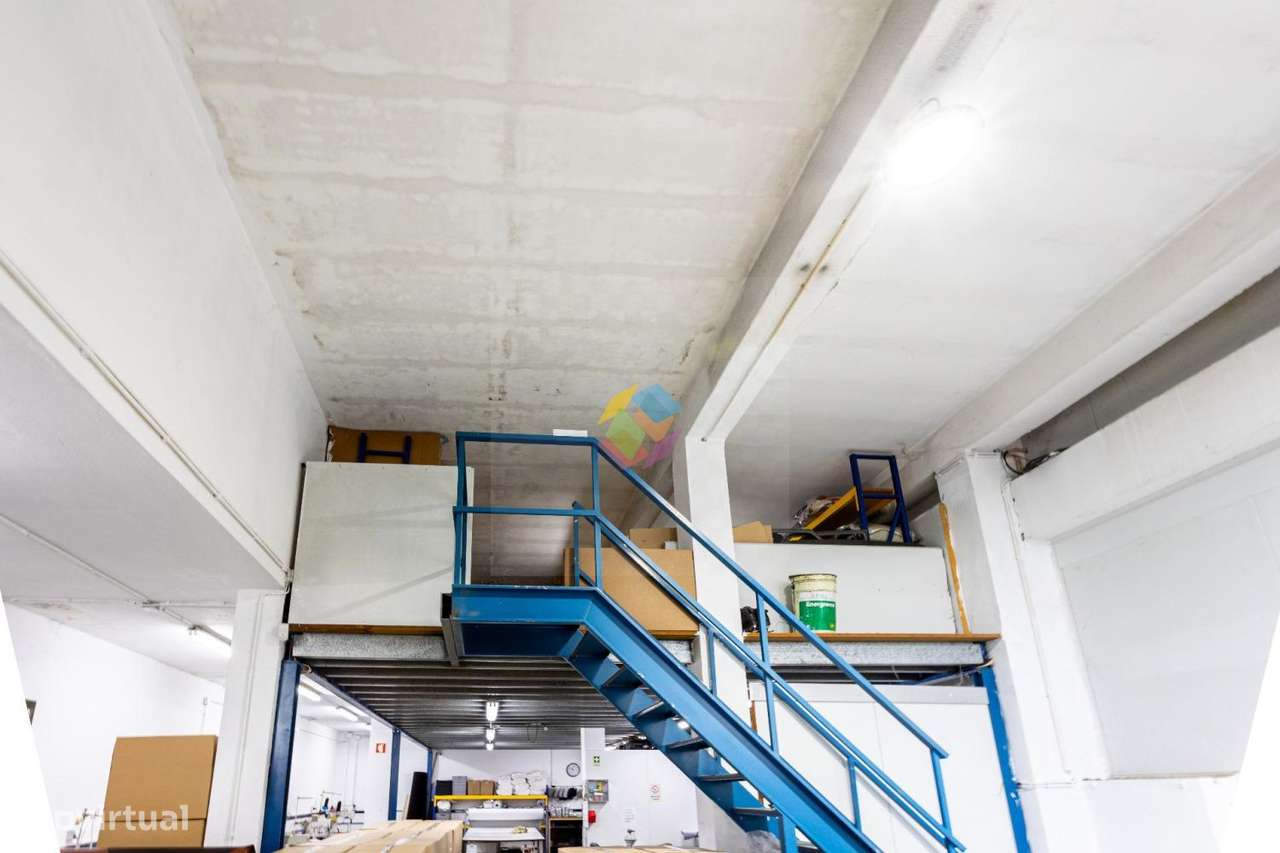 Armazém na Zona Industrial de São João de Vêr-26