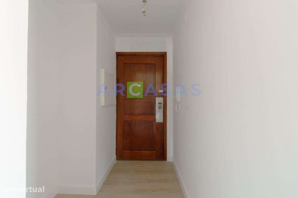 Apartamento T2 renovado e com varanda em Santegãos, Rio Tinto, Gondoma-16