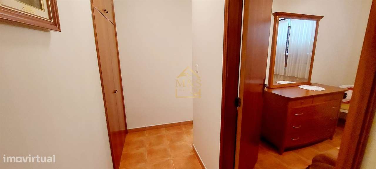 Moradia T2 de 3 frentes, jardim com 900m2 - Amarante - Grande imagem: 5/37