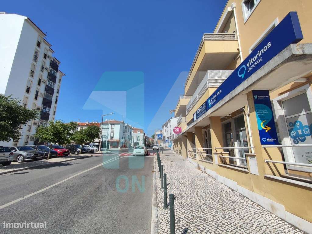 Loja no centro de Carcavelos-6