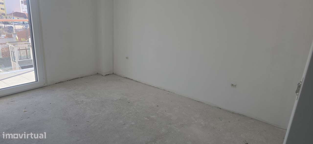 T2 duplex com parqueamento e arrecadação.-8