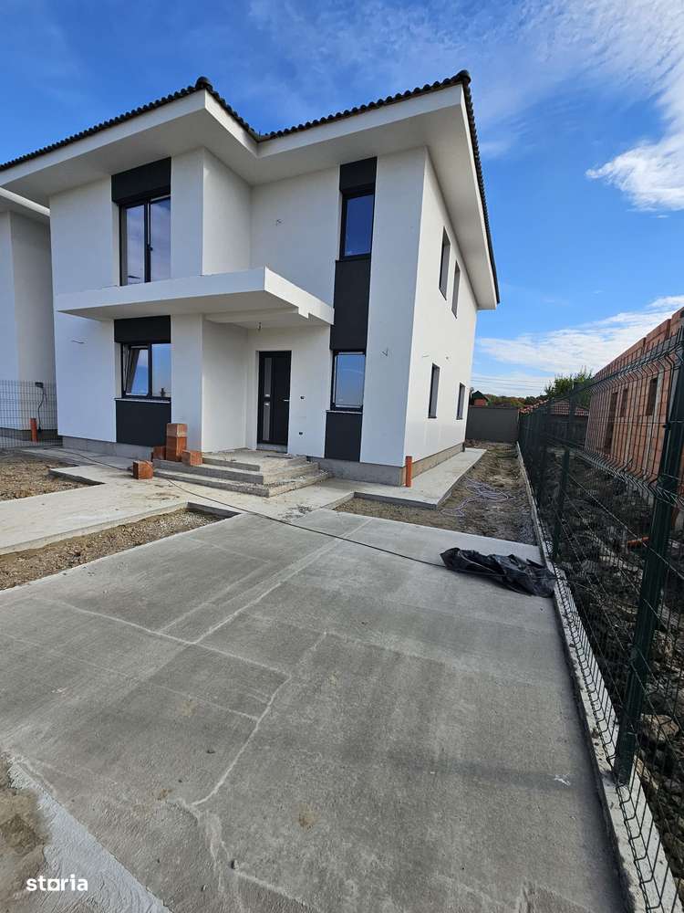 De vânzare casa în Sanmartin , zonă excelentă-8