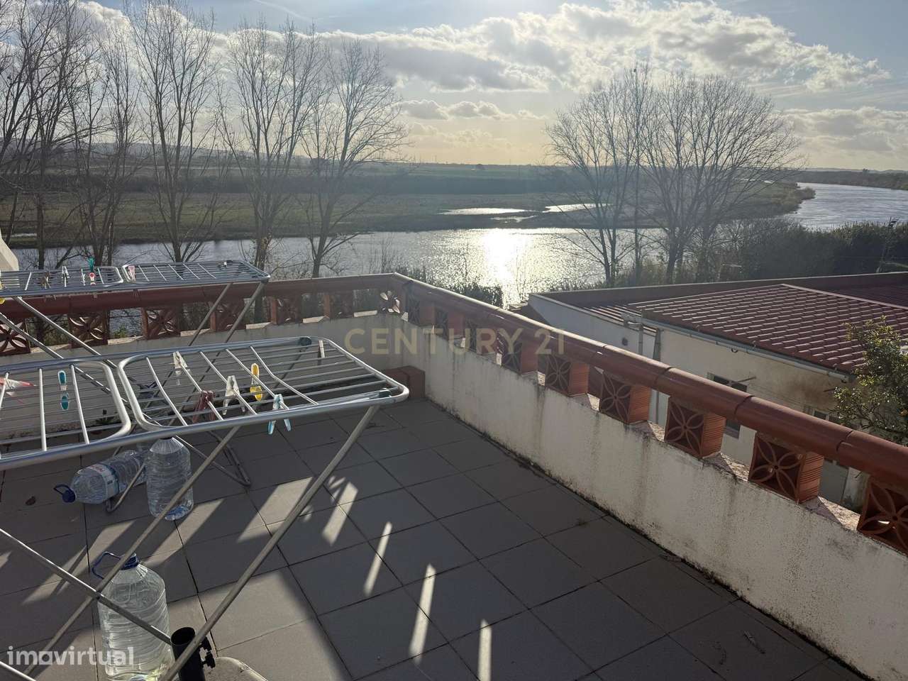 Moradia T2 com Vista Panorâmica em Localização Central-16