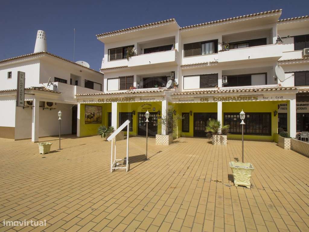 Espaço comercial amplo com cave em Albufeira, Algarve - Grande imagem: 2/22
