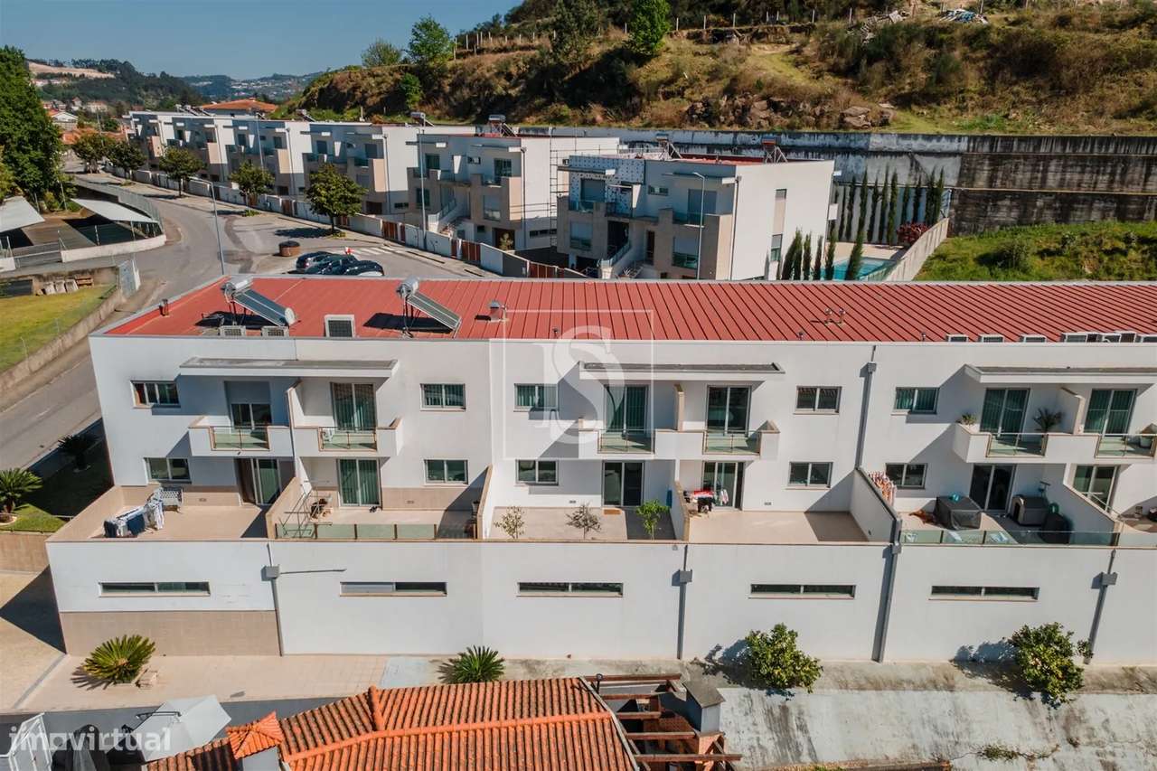 Moradia T3 em Vizela com Garagem e Terraço – Espaço e Conforto-24