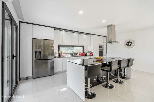 Moradia Térrea Semi-Nova com 4 Quartos, Piscina – Lote de 1330 m² - Grande imagem: 5/24