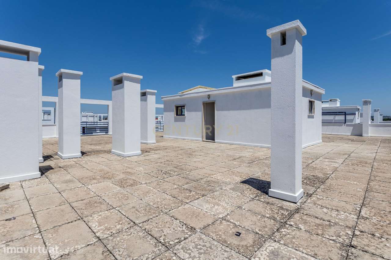 Moderno Apartamento T4 no Carregado em condomínio fechado-32