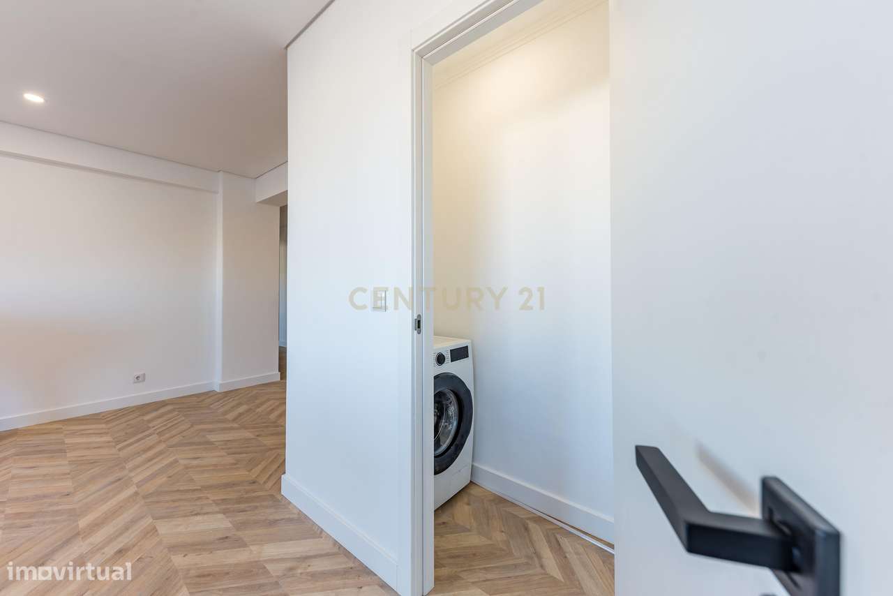 Apartamento T3 Totalmente Remodelado – Cova da Piedade, Almada-17