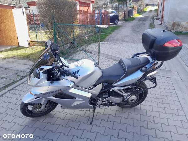 Honda VFR - 4