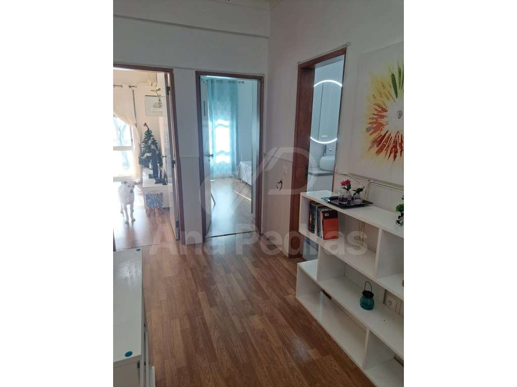 Vende-se T2 com excelente área - 87 m² - Totalmente remodelado-8