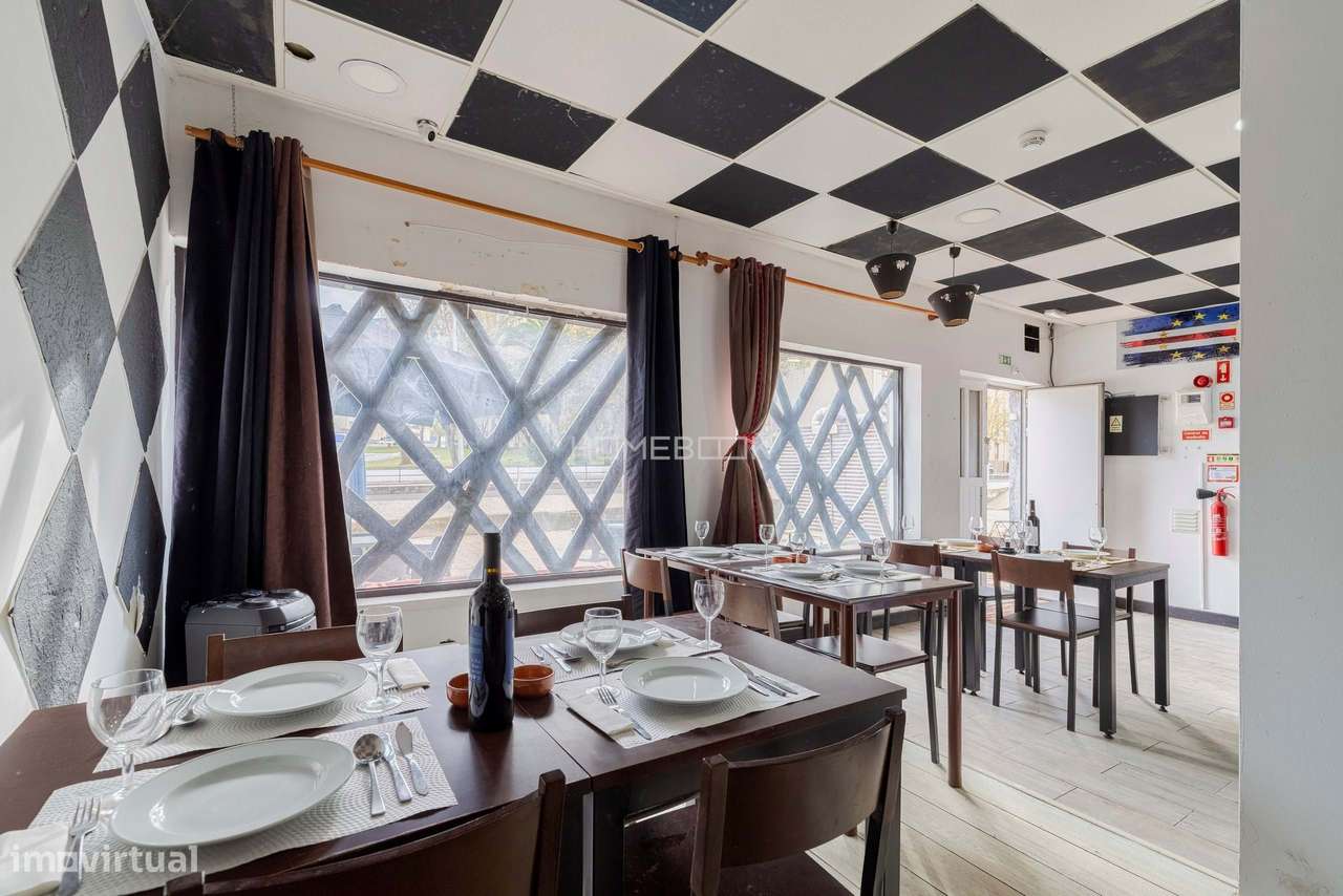 Loja na Avenida Bento de Jesus Caraça-8