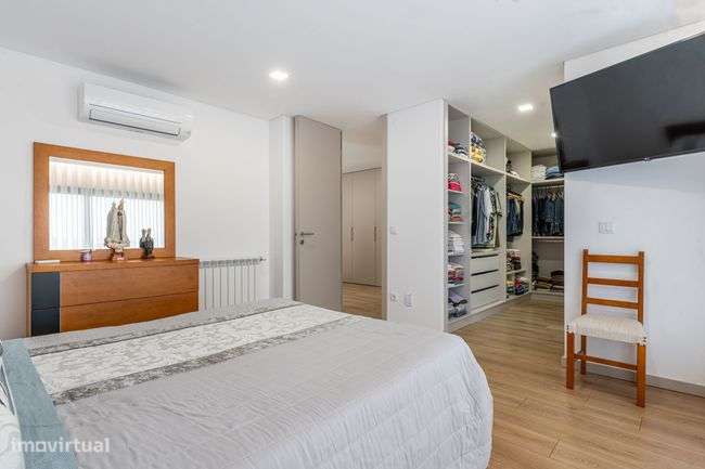 Moradia T4 à venda em Vila Verde - Loureira-8