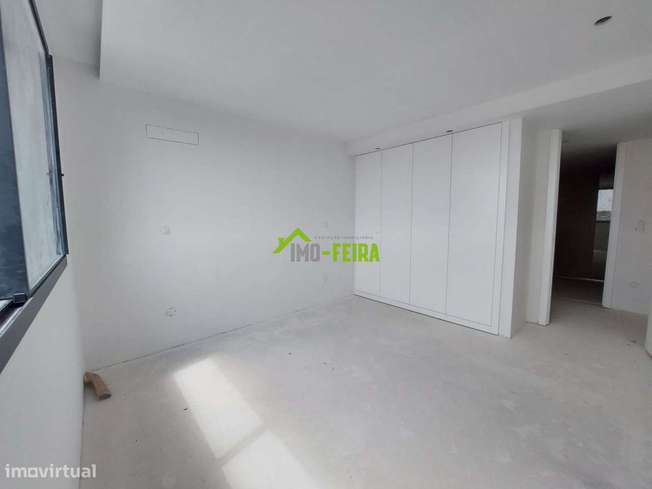 Apartamento T2 Novo, São João da Madeira-13
