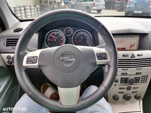 Dezmembrez Opel Astra H - 6