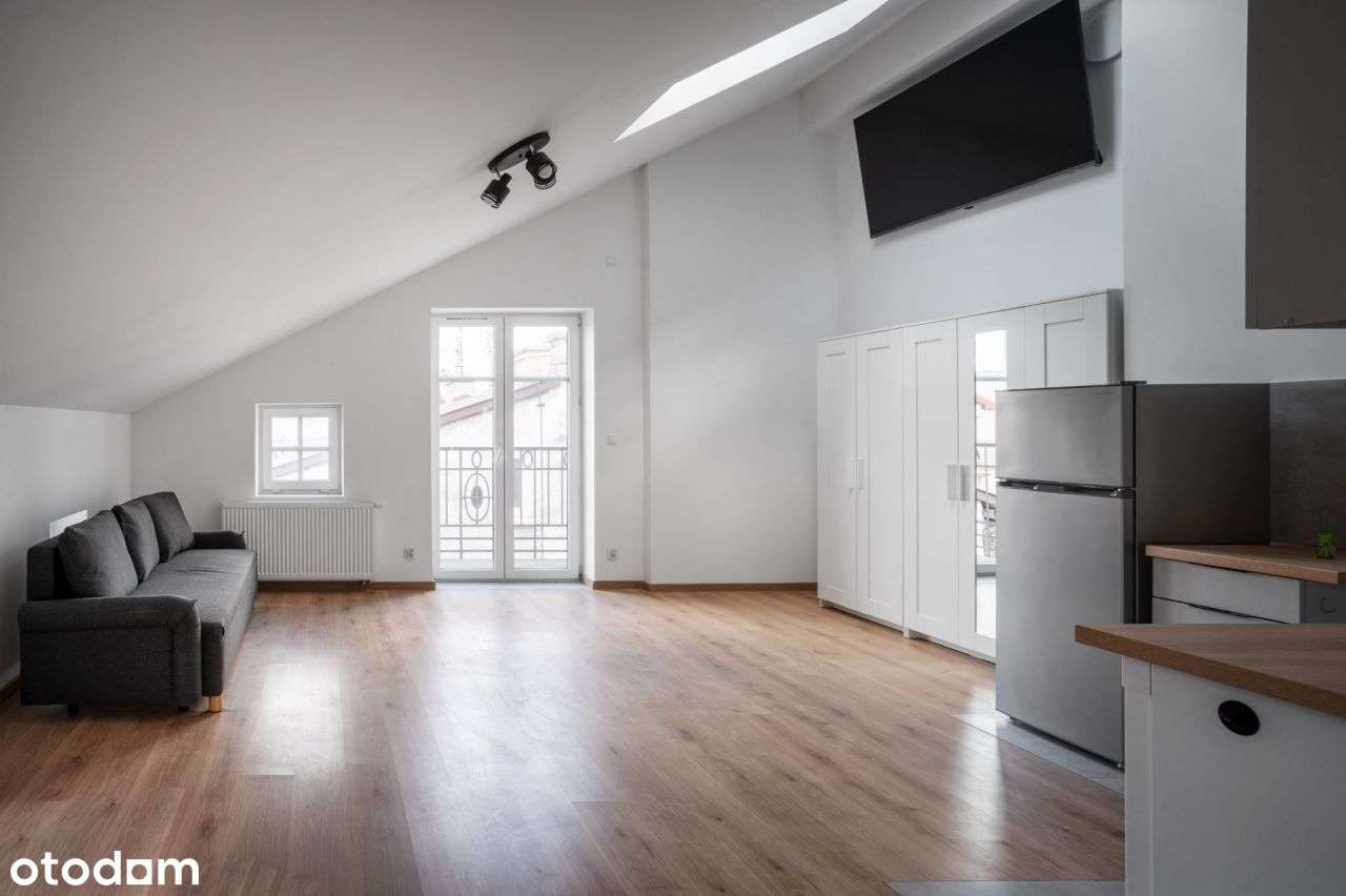 Przepiękna kawalerka z balkonem w klimatycznym sty - Pełny obrazek: 4/11