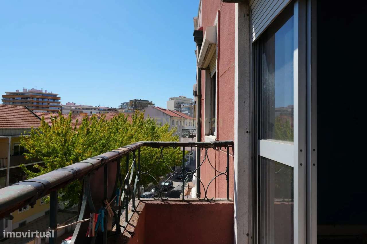 Apartamento T2 para Recuperação em Almada, Cova da Piedade-6