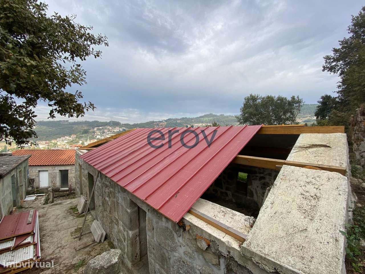 Moradia para Reabilitação com Terreno e Vista Panorâmica-17