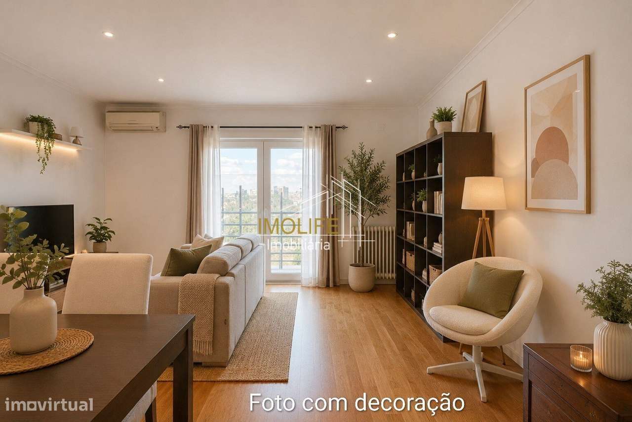 Apartamento T2 com Vista Desafogada em Benfica-4