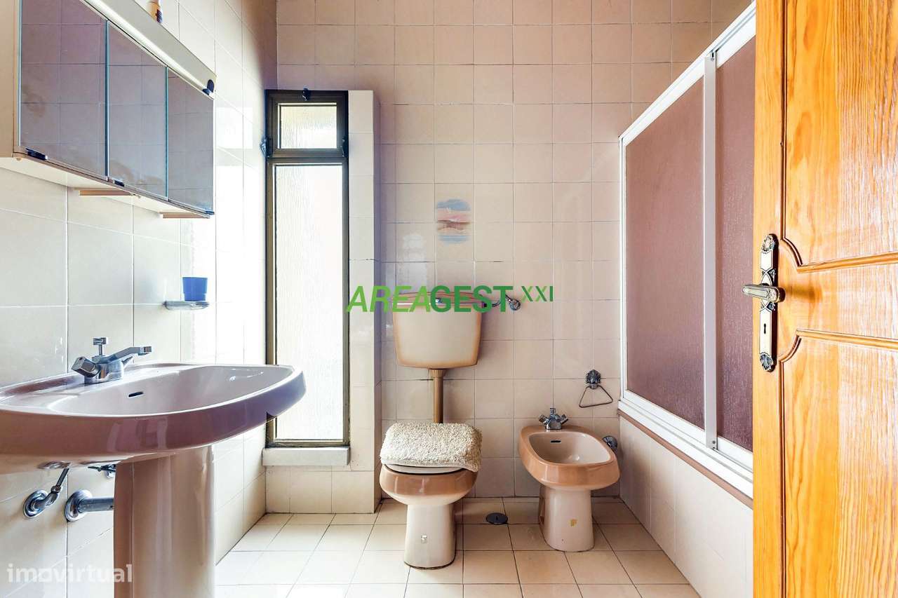 Moradia Geminada T4, para venda, em Alvalade/Lisboa-17