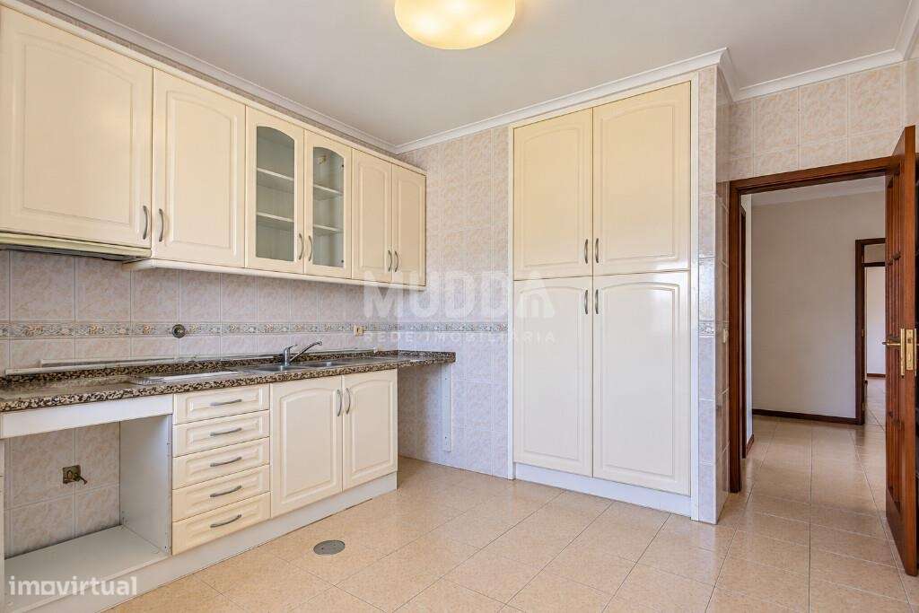 Fantástico T3 Paços Brandão Santa Maria da Feira, ultimo piso ,numa ex-2