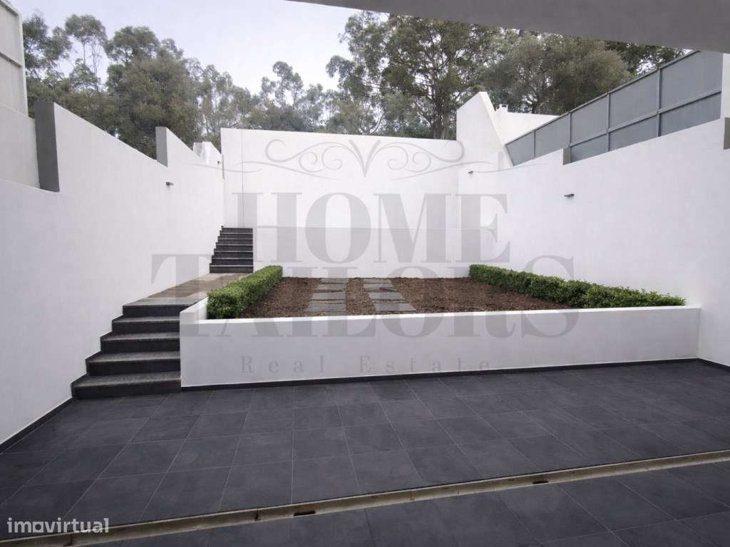 Moradia T3 em Caneças, com excelente jardim e garagem-5