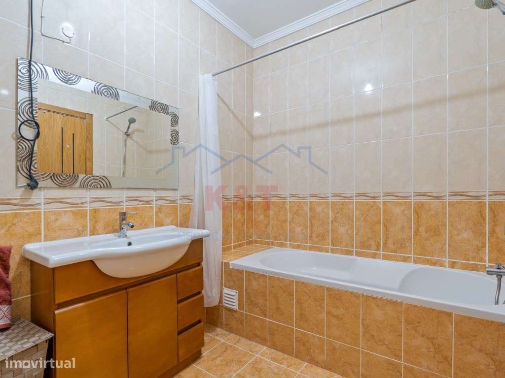 Apartamento T3 boas varandas com 2 lugares de garagem, bastante cen...-24