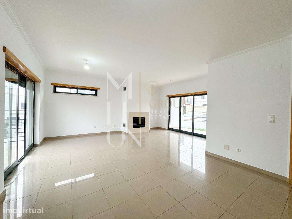 MORADIA T5 RENOVADA | GARAGEM 100 m2 | PRONTA A HABITAR – FEIJÓ-9