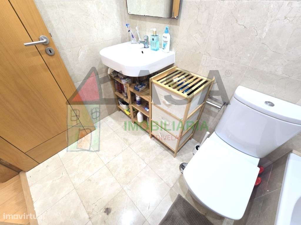 Moradia T4 com Terraço e Vista Desafogada em Loures-38