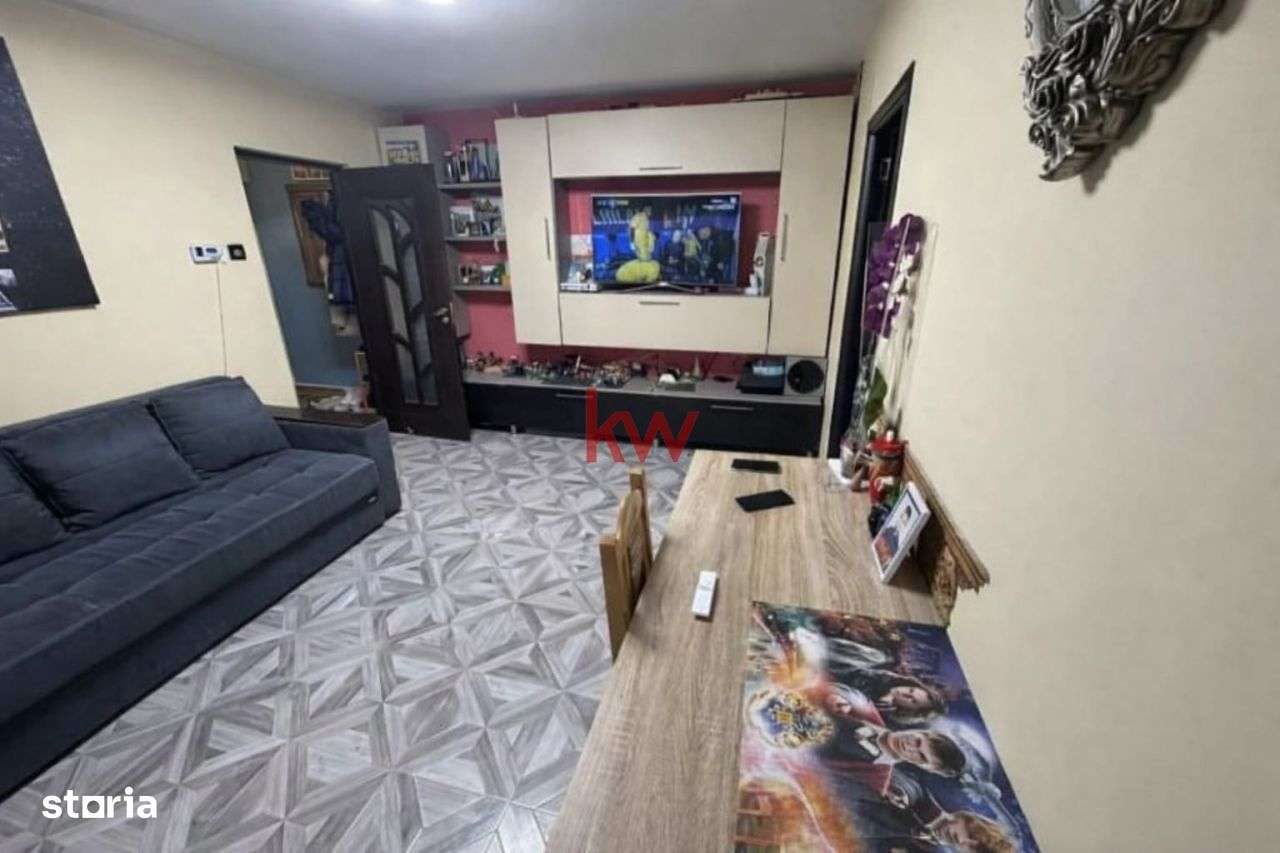 Apartament cu 2 camere semidecomandate in Pod de Piatra, et.1