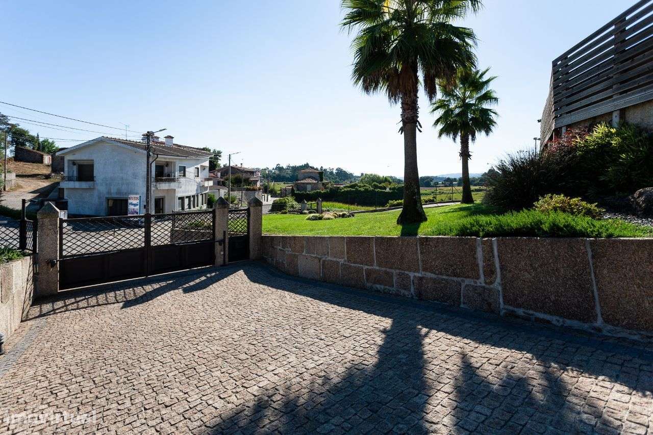 Moradia com Piscina e Campo de Ténis-27